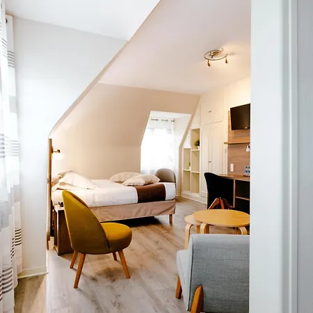 ホテル Logis Le Relais De La Poste Restaurant Le Fil Du Temps 3*