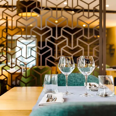 ホテル Logis Le Relais De La Poste Restaurant Le Fil Du Temps 3*