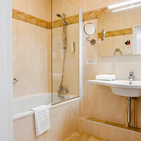 ホテル Logis Le Relais De La Poste Restaurant Le Fil Du Temps Thury-Harcourt-le-Hom