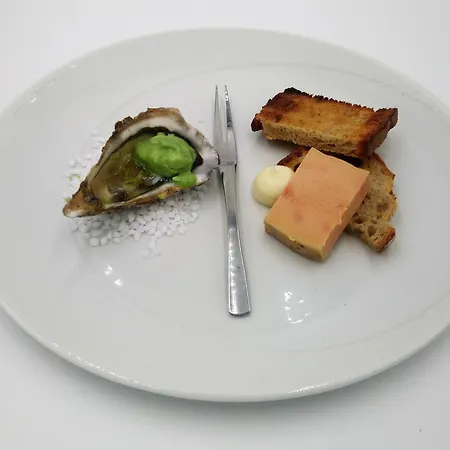 Logis Le Relais De La Poste Restaurant Le Fil Du Temps ホテル