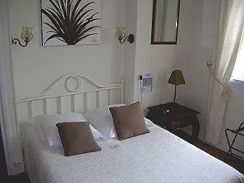 ホテル Logis Le Relais De La Poste Restaurant Le Fil Du Temps 3*