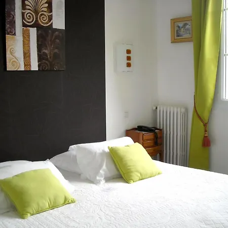 Logis Le Relais De La Poste Hotel