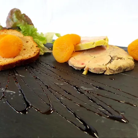 Logis Le Relais De La Poste Restaurant Le Fil Du Temps ホテル Thury-Harcourt-le-Hom