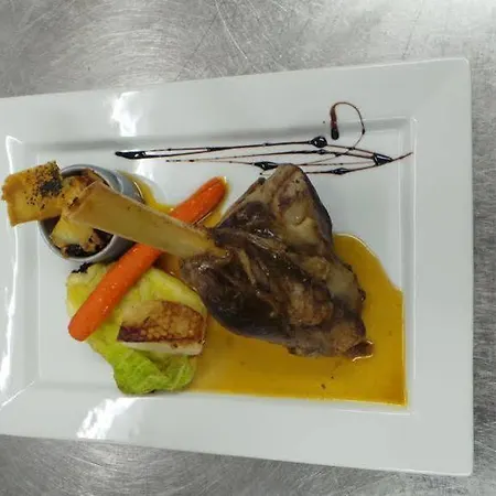 ホテル Logis Le Relais De La Poste Restaurant Le Fil Du Temps