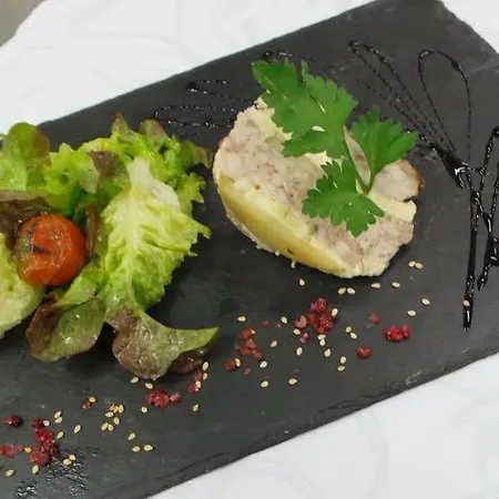 Hotel Logis Le Relais De La Poste Restaurant Le Fil Du Temps Thury-Harcourt-le-Hom