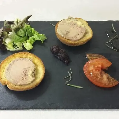 ホテル Logis Le Relais De La Poste Restaurant Le Fil Du Temps