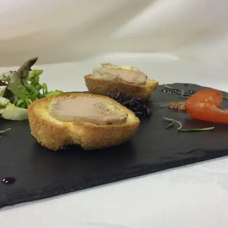 ホテル Logis Le Relais De La Poste Restaurant Le Fil Du Temps