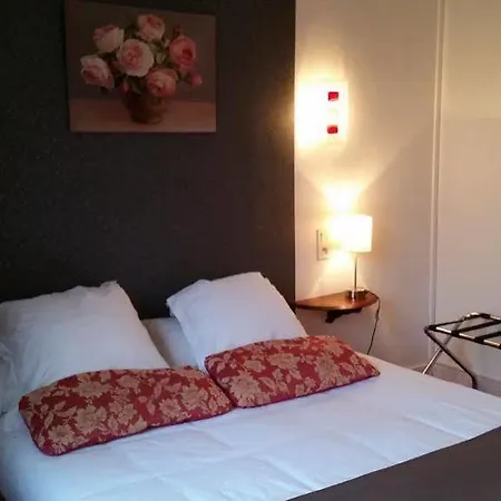 Logis Le Relais De La Poste Restaurant Le Fil Du Temps ホテル