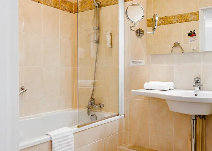 فندق Logis Le Relais De La Poste Restaurant Le Fil Du Temps Thury-Harcourt-le-Hom