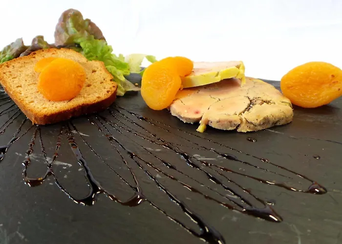 Logis Le Relais De La Poste Restaurant Le Fil Du Temps فندق Thury-Harcourt-le-Hom