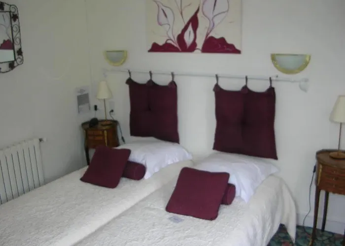 Logis Le Relais De La Poste Restaurant Le Fil Du Temps فندق