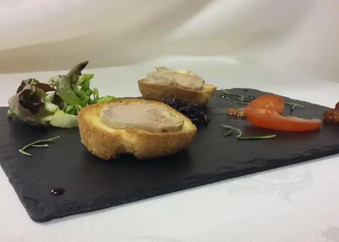 فندق Logis Le Relais De La Poste Restaurant Le Fil Du Temps